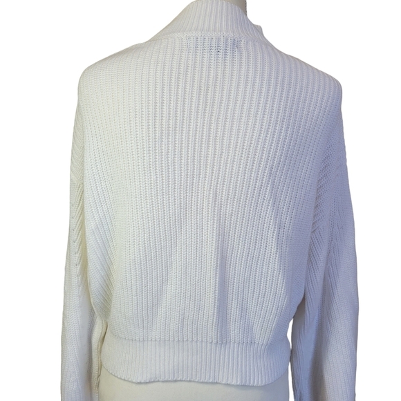 Forever 21 Ivory Cable Knit Sweater Size Small - Picture 2 of 10